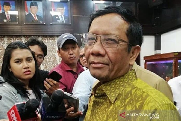 mahfud_minta_aparat_tindak_tegas_warga_yang_keluyuran