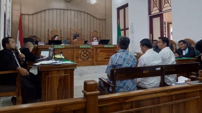 majelis_hakim_eks_wali_kota_siantar_dan_eks_kepala_bpkad_nikmati_uang_proyek_galvanis