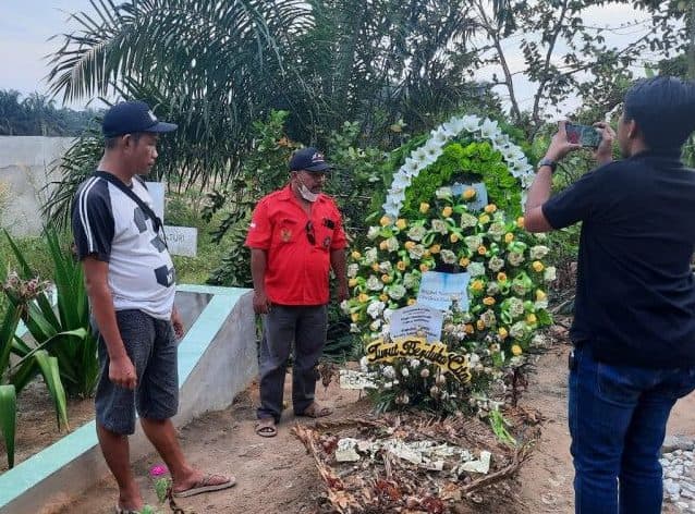 makam_bripda_yosua_dijaga_kerabat_jelang_ekshumasi