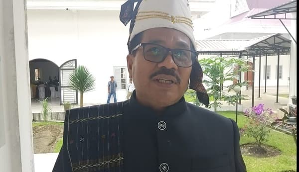 makmur_damanik_jabat_pimpinan_sementara_dprd_simalungun