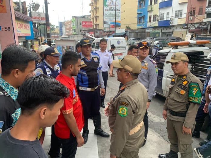 maksimalkan_terminal_amplas_dishub_medan_tertibkan_pool_liar_di_jalan_sm_raja