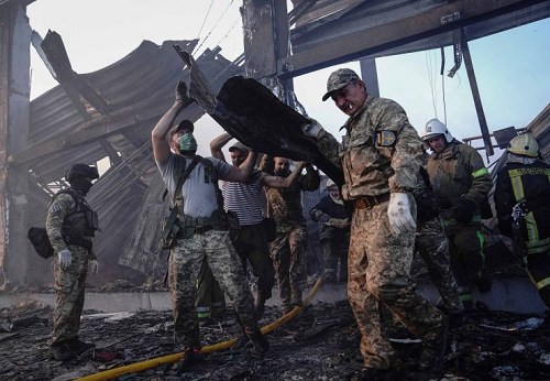 mal_di_ukraina_dihantam_rudal_rusia_18_tewas_dan_puluhan_hilang
