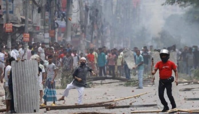 malaysia_evakuasi_123_warganya_di_bangladesh_dengan_pesawat