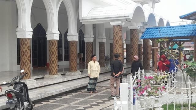 maling_beraksi_di_mesjid_raya_siantar_sepeda_motor_jemaah_lenyap