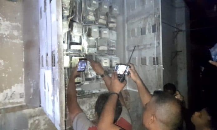 manajemen_pasar_horas_perbaiki_meteran_listrik_yang_meledak