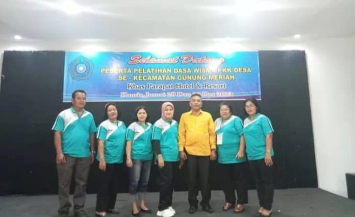 mantan_camat_ikut_pelatihan_kader_dasawisma_gunung_meriah