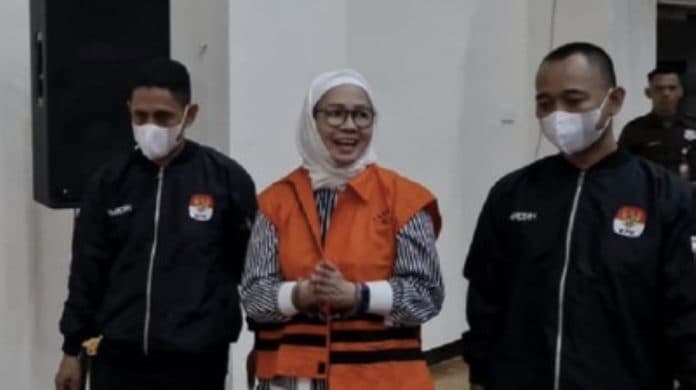 mantan_dirut_pertamina_karen_agustiawan_ditahan_kpk