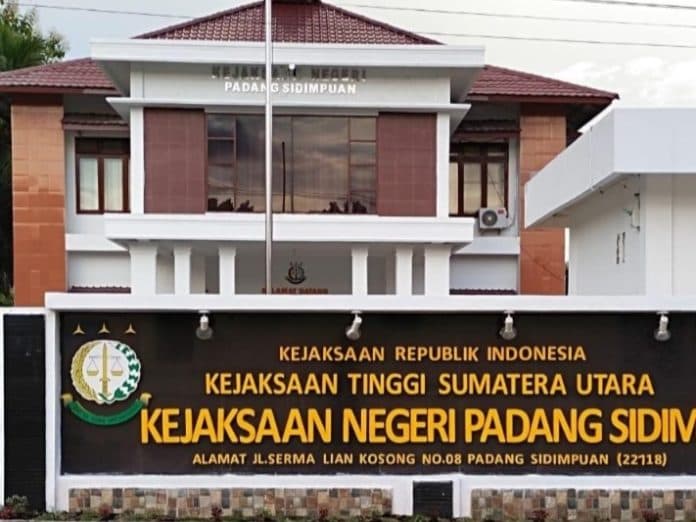 mantan_ketua_dpw_pan_sumut_diduga_lakukan_penganiayaan_kejari_padangsidempuan_disangkakan_melanggar_pasal_170