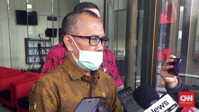 mantan_ketua_komisi_yudisial_bersama_putrinya_dibacok_otk