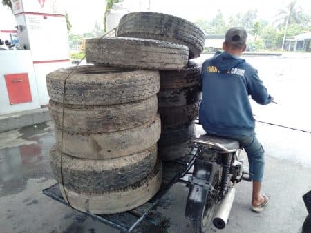 mantan_supir_bus_als_ini_banting_stir_jadi_pedagang_ban_bekas_pembelinya_pemilik_showroom