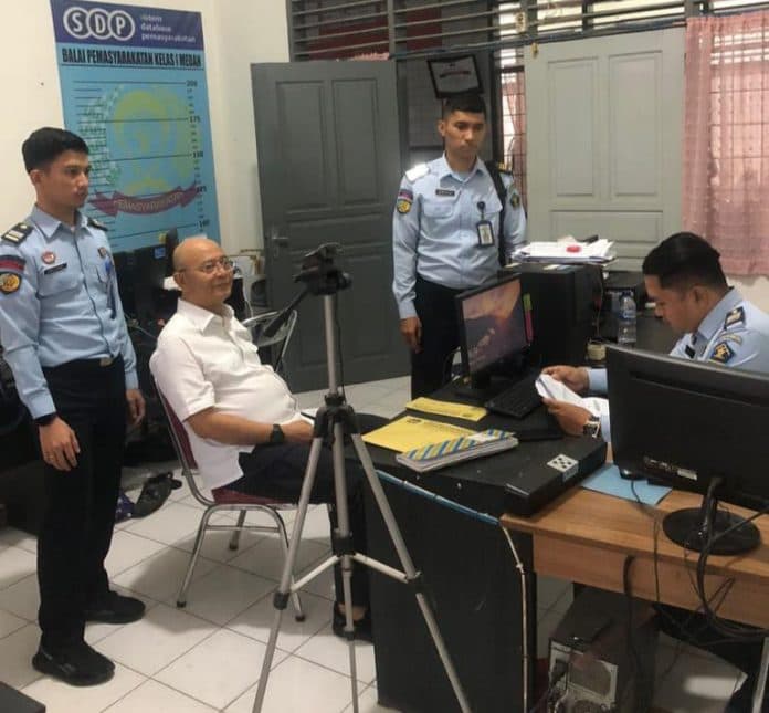 mantan_wali_kota_medan_dzulmi_eldin_resmi_keluar_lapas_sekali_sebulan_wajib_lapor