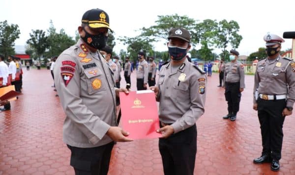 mantap_personil_polres_siantar_terima_penghargaan_dari_kapolda_sumut