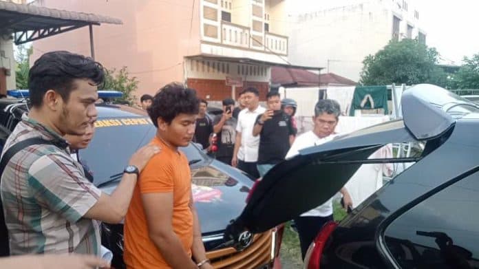 marselino_ditembak_polisi_karena_bongkar_toko_pakaian