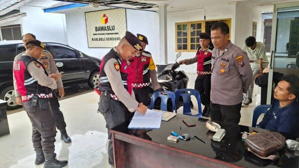 masa_kampanye_kantor_kpu_dan_bawaslu_deli_serdang_dipantau_polisi
