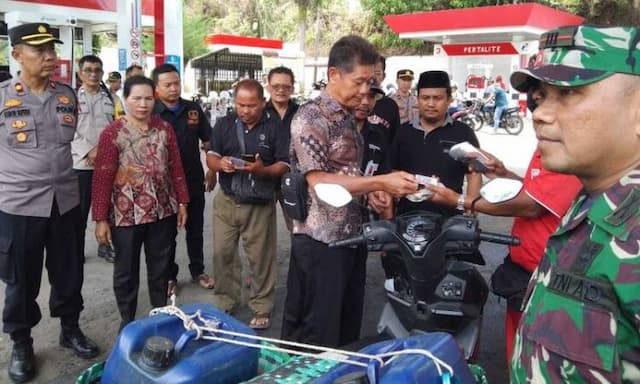 masalah_pembelian_bbm_polsekta_tanah_jawa_fasilitasi_kesepakatan_spbu_dan_warga