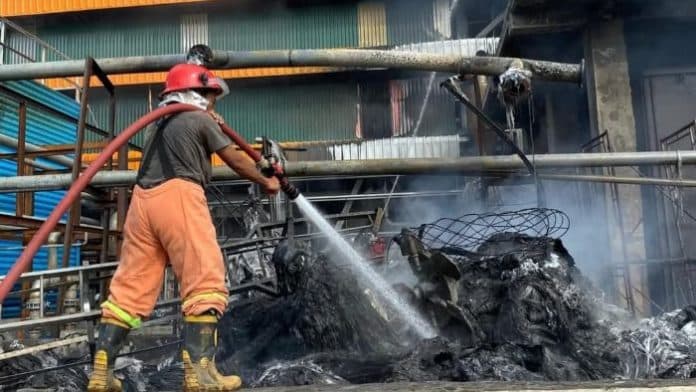 masih_proses_pembangunan_pt_tanimas_di_kek_sei_mangkei_simalungun_terbakar