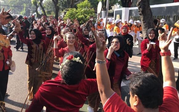 massa_pdip_long_march_ke_kpu_daftar_pemilu_2024