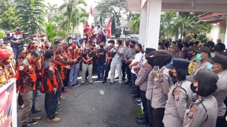 massa_pemuda_pancasila_aksi_di_kantor_dprd_siantar_ini_pernyataan_sikapnya