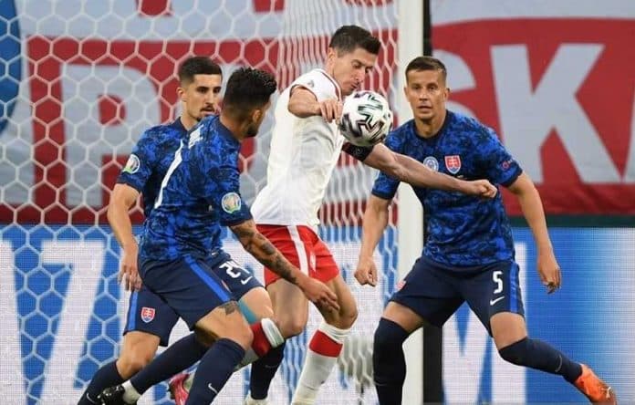 matikan_pergerakan_lewandowski_jadi_kunci_slovakia_taklukkan_polandia