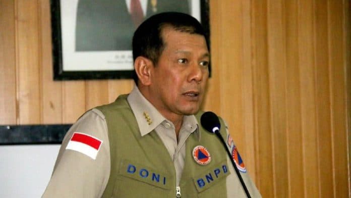 mau_berpergian_warga_wajib_miliki_surat_rapid_test_dan_pcr