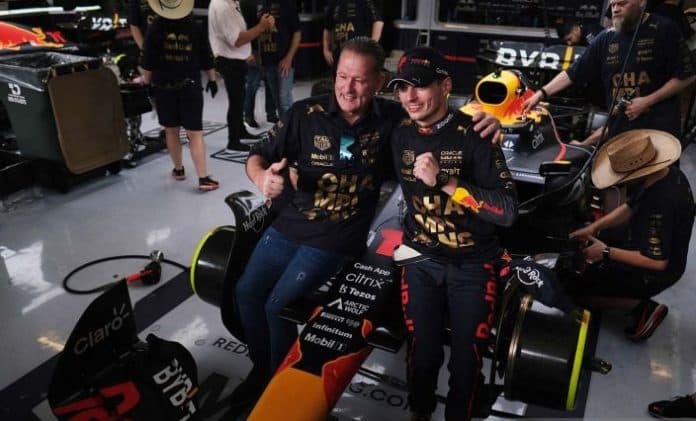 max_verstappen_juara_f1_gp_amerika_serikat_pecundangi_lewis_hamilton