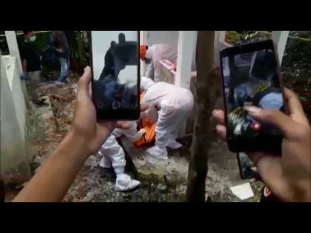 mayat_di_taman_kehati_pematangsiantar_dievakuasi