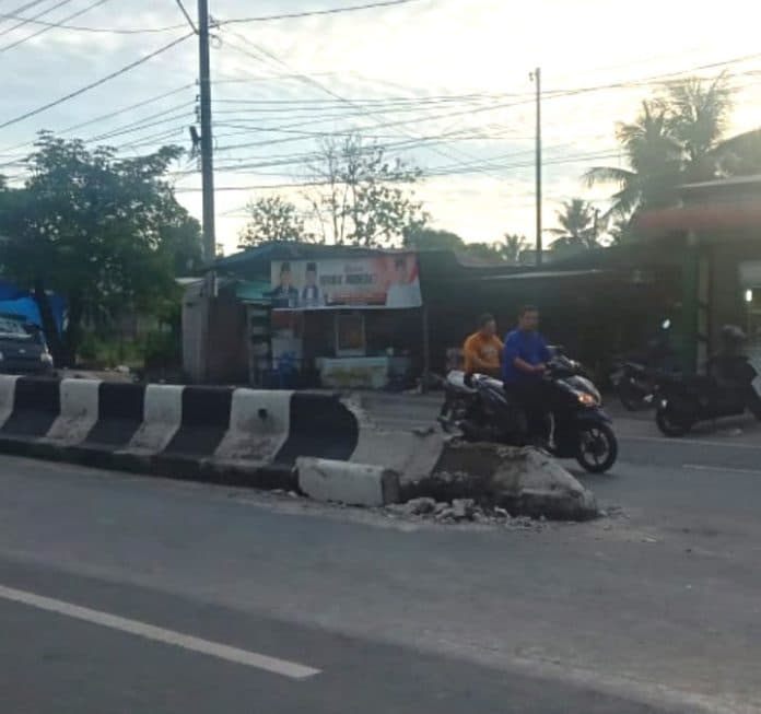 median_jalan_di_tebing_tinggi_mulai_rusak_sering_ditabrak_mobil