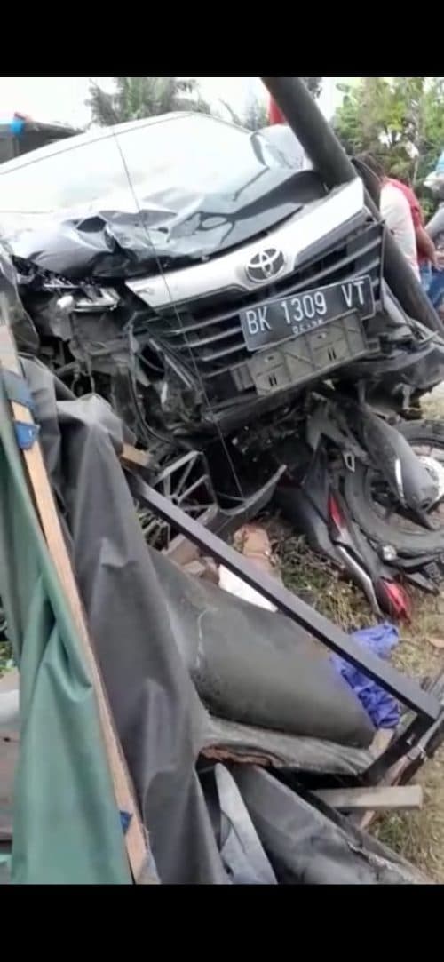mega_pro_masuk_dalam_kolong_avanza_di_sergai