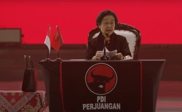 megawati_berikan_kode_keras_bakal_di_luar_pemerintahan_prabowo