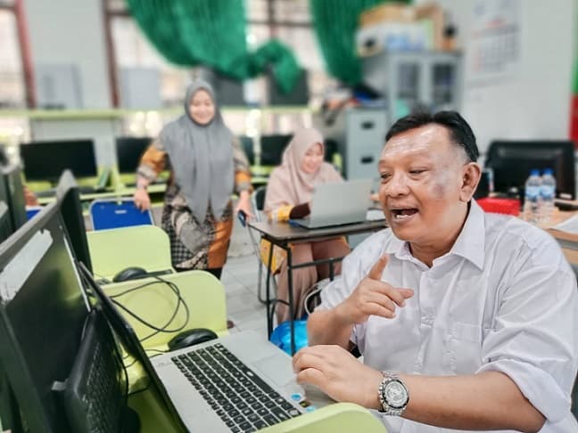 membangun_era_pembelajaran_online_untuk_guru_slb