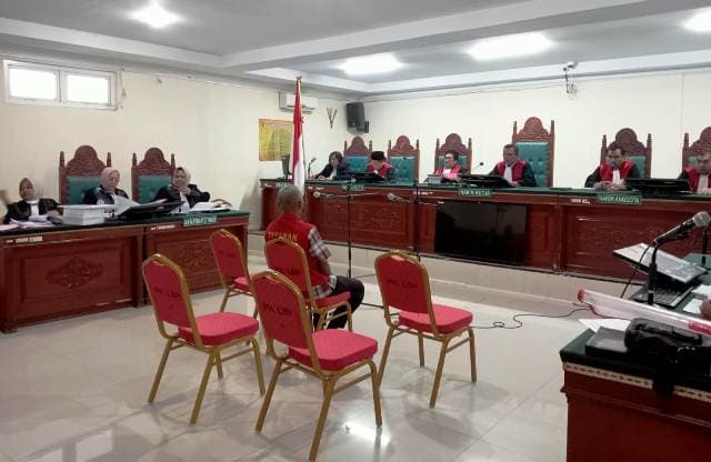 memberikan_keterangan_berbelit_hakim_ancam_penjarakan_saksi_pemalsuan_data