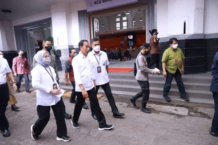 menaker_penyaluran_bsu_lewat_pos_indonesia_mulai_pekan_depan