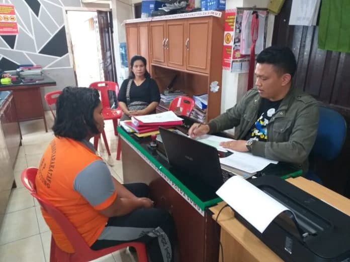 mencuri_ulos_batak_di_tarutung_seorang_perempuan_asal_porsea_ditangkap