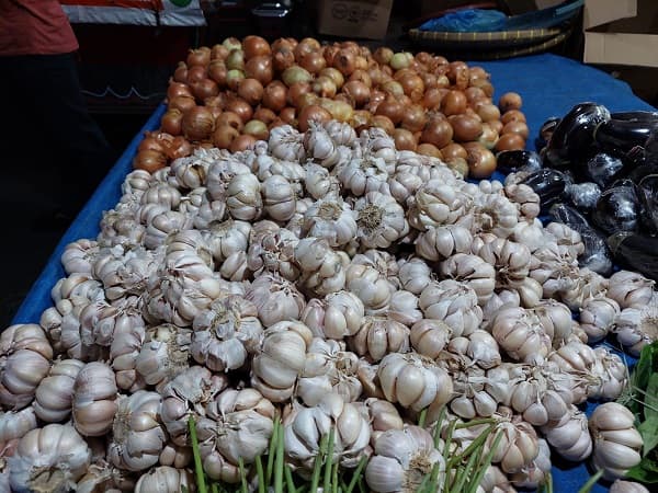 mendekati_ramadhan_harga_bawang_putih_naik_tajam_di_medan