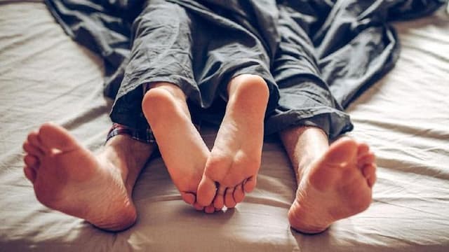 mengulik_kemungkinan_penularan_corona_saat_berhubungan_seks