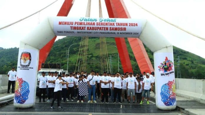 menjelang_pilkada_kpu_samosir_bersama_stakeholder_ikuti_jalan_sehat