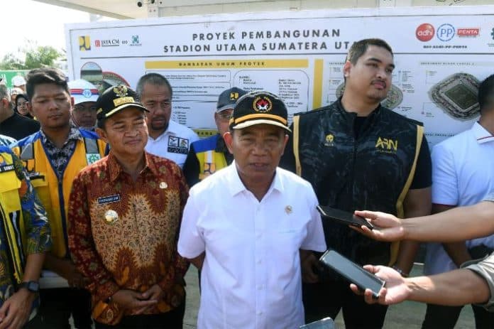 menko_pmk_muhadjir_effendy_dan_menpora_dito_ariotedjo_tinjau_progres_venue_pon_di_deli_serdang