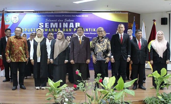 menuju_indonesia_emas_2024_pustakawan_bentuk_personal_branding