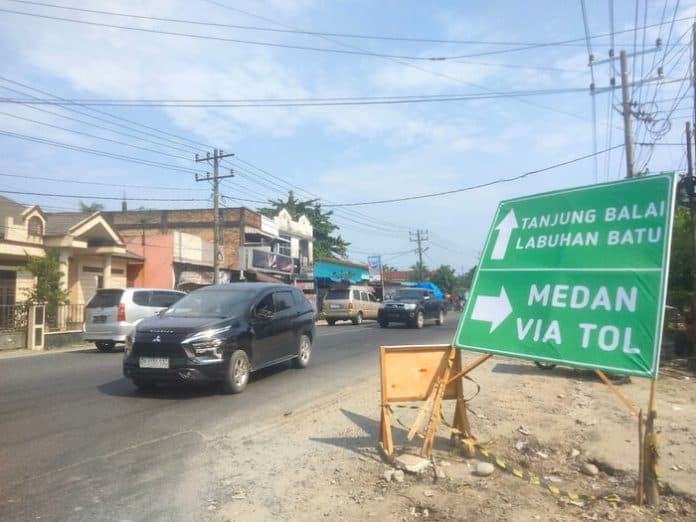 menuju_pintu_tol_kisaran_banyak_pemudik_tak_tahu