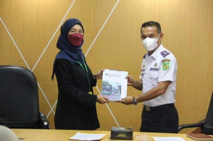 menuju_sistem_transportasi_yang_baik_pemko_medan_terima_dokumen_rekomendasi_dari_itdp_indonesia