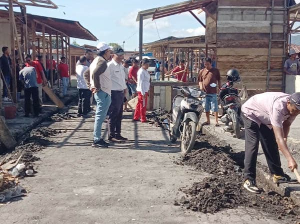 menunggu_bantuan_pemkab_pedagang_pasar_tarutung_siap_bangun_kembali_kios_secara_swadaya