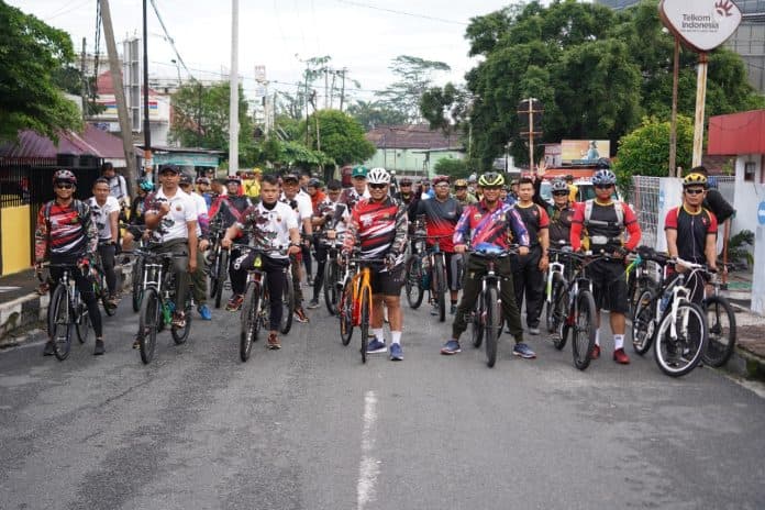 menyambut_hut_tni_ke_77_korem_022pt_gelar_gowes_dan_bansos_di_nagori_bandar_selamat