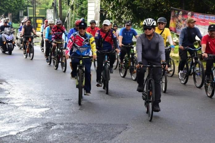 meriahkan_hut_korpri_pj_bupati_deli_serdang_gowes_ke_pantai_labu