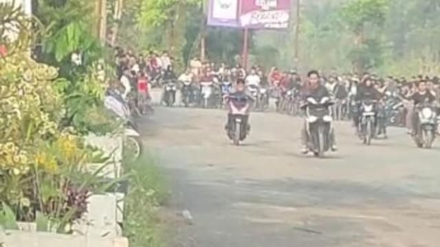 meski_dilarang_subuh_ramadhan_kerap_terjadi_di_depan_terminal_tanjung_pinggir