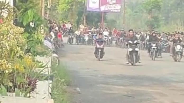 meski_dilarang_subuh_ramadhan_kerap_terjadi_di_depan_terminal_tanjung_pinggir