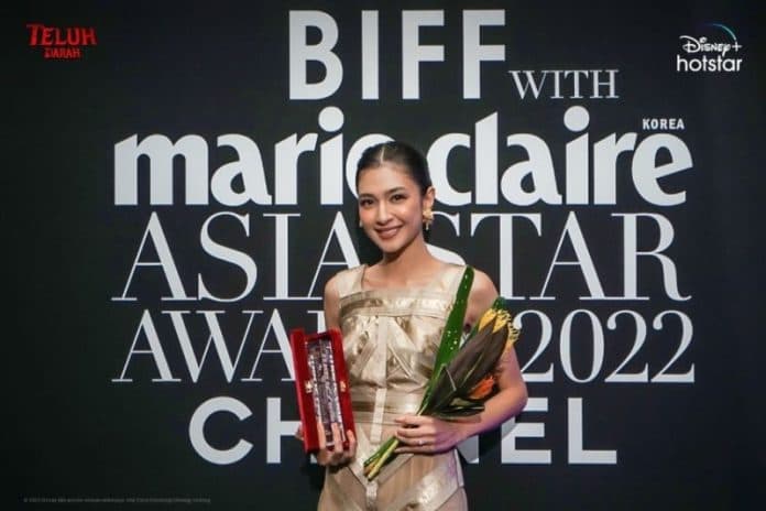 mikha_tambayong_raih_penghargaan_asia_wide_award_di_korsel