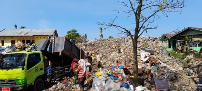 minim_alat_petugas_tpa_simalungun_kewalahan_urus_sampah