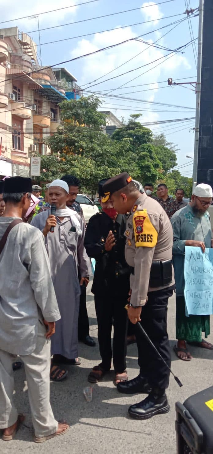 minta_polisi_berantas_narkoba_massa_geruduk_mapolres_tebing_tinggi