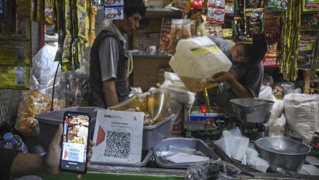 minyak_goreng_curah_kemasan_sederhana_diluncurkan_6_juli