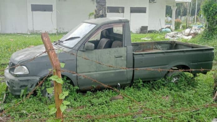 mobdin_terlantar_di_bawah_pohon_sawit_kantor_satpol_pp_deli_serdang